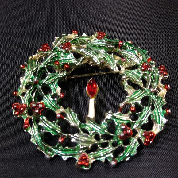 Vintage 1950s Christmas Wreath Enamel Brooch, Red Green Metallic Enamel - Picture 10 of 10